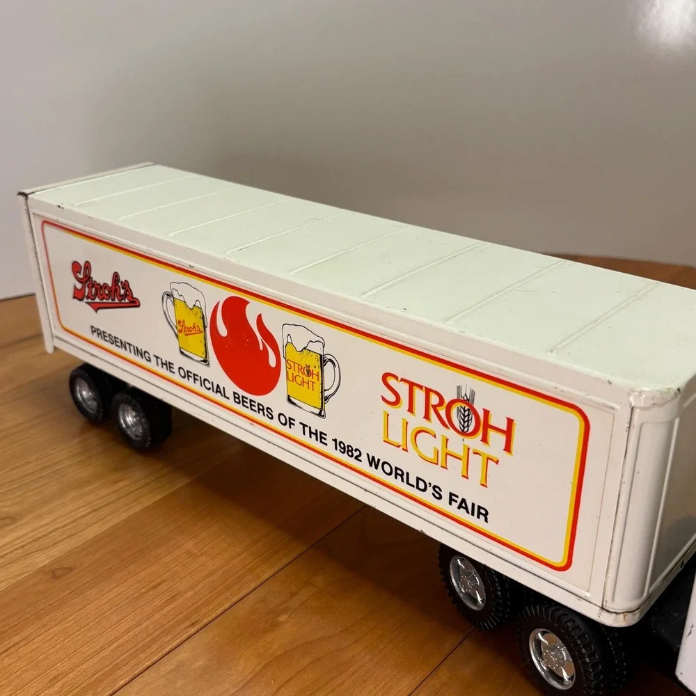 ERTL Stroh's / Stroh Light Beer Semi Truck – Broken Exhaust – 19